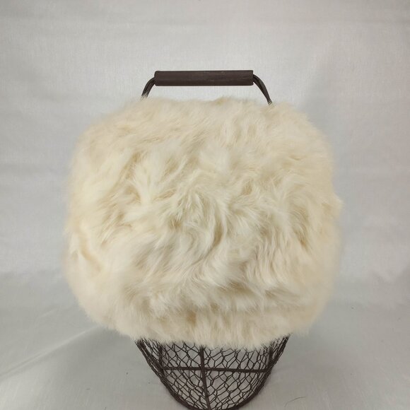 1940s Vintage Fur Muff in Winter White - Picture 2 of 5